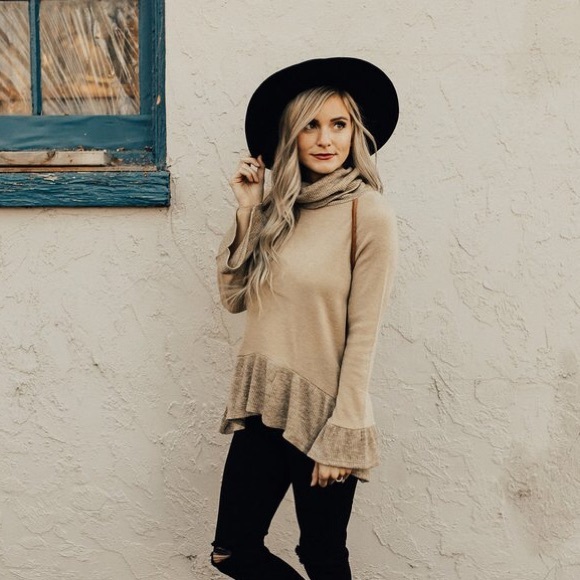 NEW: Boutique turtleneck sweater - Picture 3 of 6